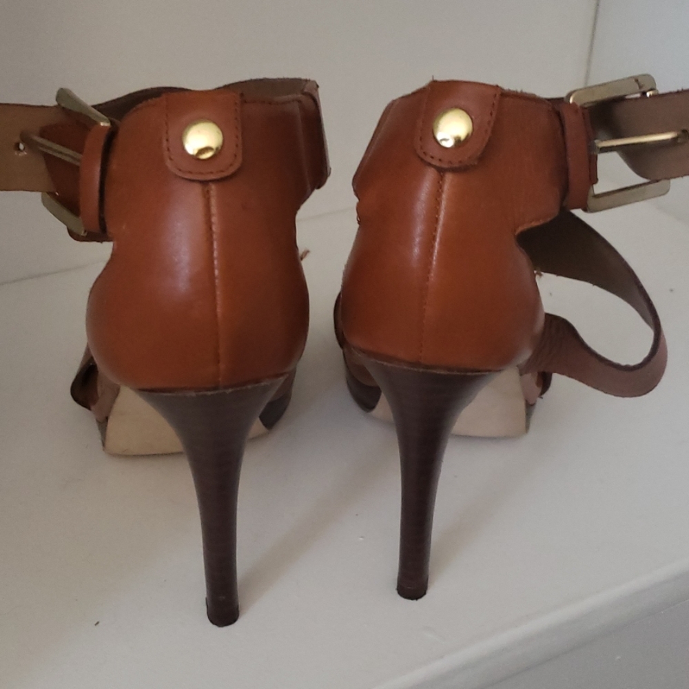 Heels - Picture 2 of 6